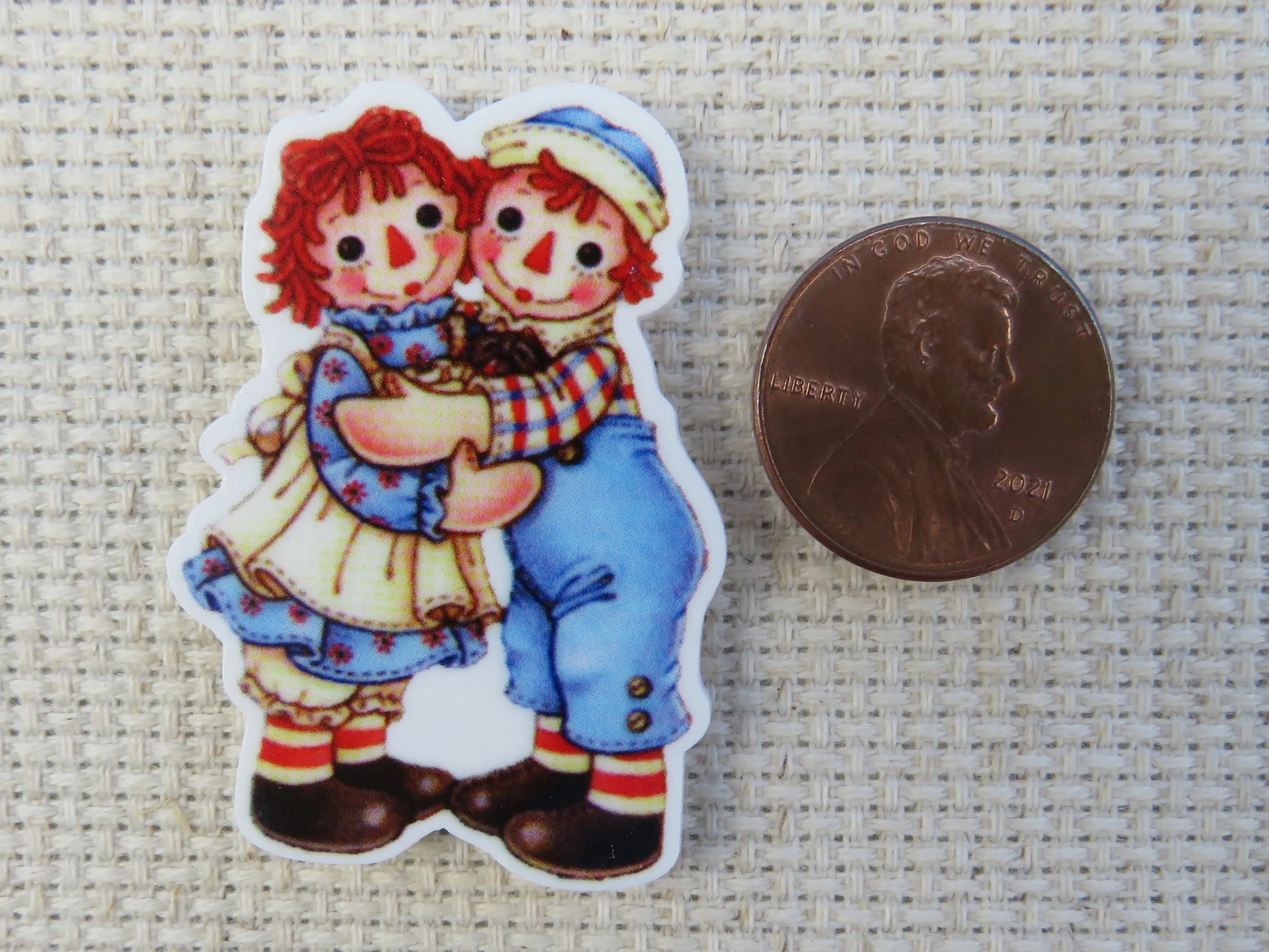 Raggedy Ann and Andy Hugging Needle Minder, Cover Minder, Magnet LAST ONE!